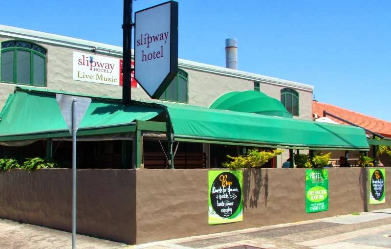 Slipway Hotel - Motel